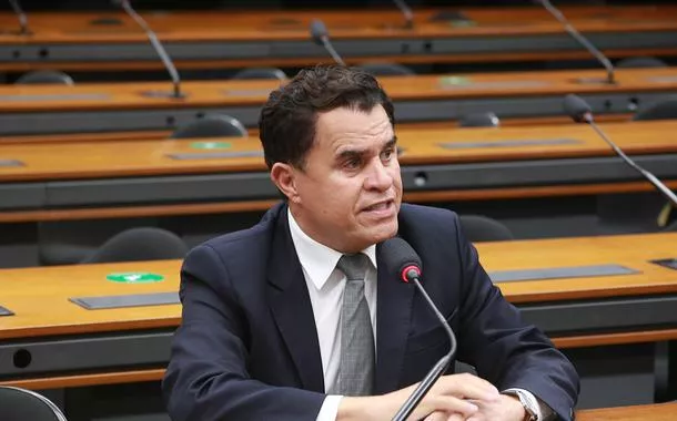 Deputado pede dinheiro para obras em que é acusado de receber propina