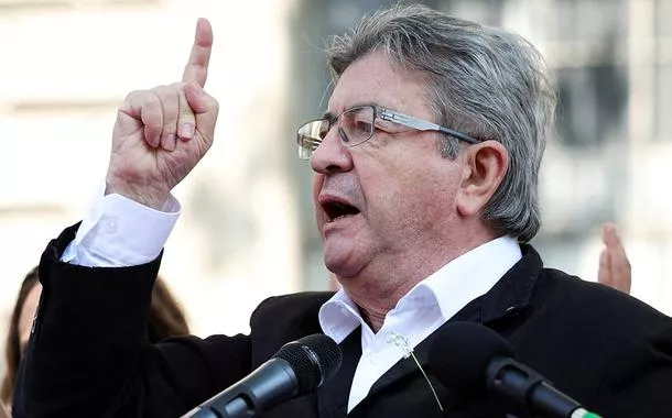 "Macron tem o dever de chamar a Nova Frente Popular a governar", diz Mélenchon