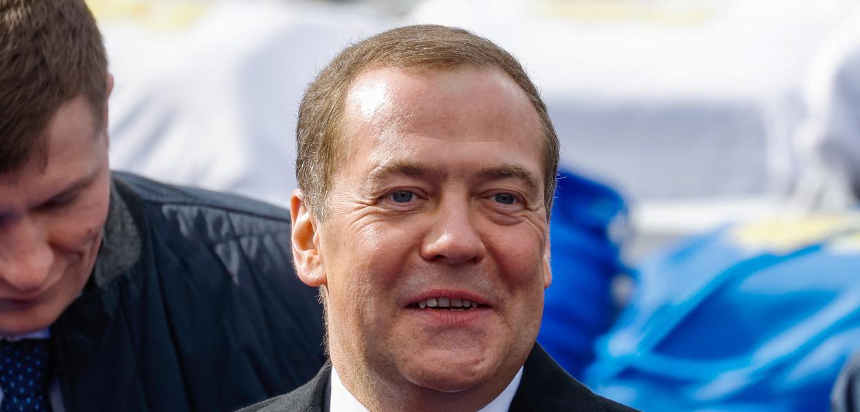 Dmitry Medvedev durante desfile do Dia da Vitória em Moscou