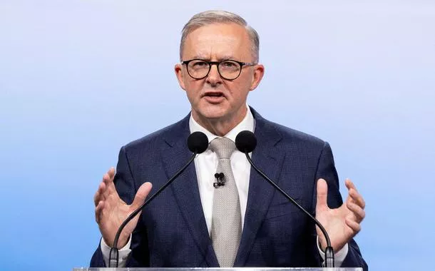 FILE PHOTO: Australian Opposition Leader Anthony Albanese during the second leaders' debate of the 2022 federal election campaign at the Nine studio in Sydney, Australia May 8, 2022. Alex Ellinghausen/Pool via REUTERS/File Photo