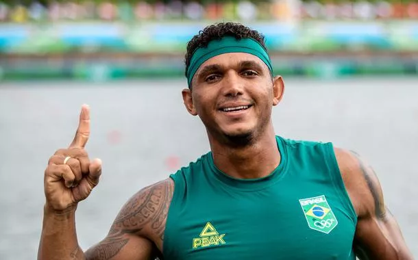 Isaquias Queiroz garante vaga na semifinal da canoagem nas Olimpíadas de Paris