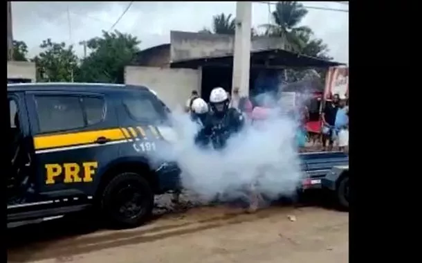 Policiais mataram o homem em uma "câmara de gás improvisada"