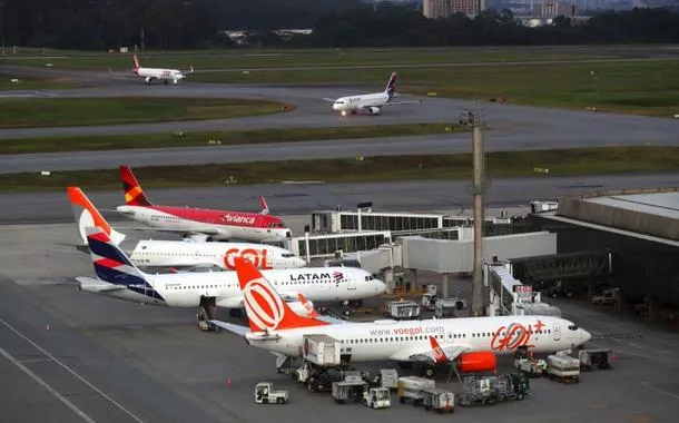 Aviões no aeroporto internacional de Guarulhos