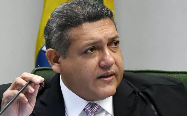 Nunes Marques defende revisão de penas do 8 de Janeiro em voto contra prisão de Collor