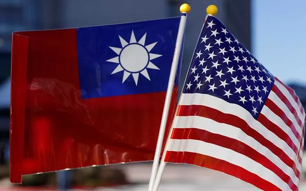Bandeiras de Taiwan e dos Estados Unidos