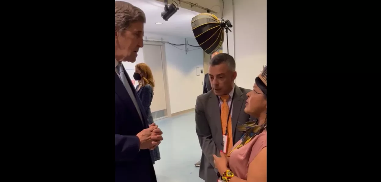 John Kerry e Sonia Guajajara