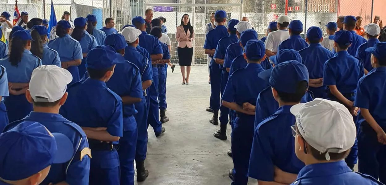Alunos de uma escola cívico-militar no estado de SP