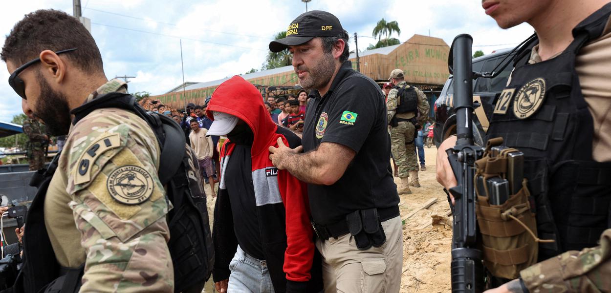 Polícia leva suspeito preso para rio onde jornalista e indigenista desapareceram na Amazônia 15/06/2022