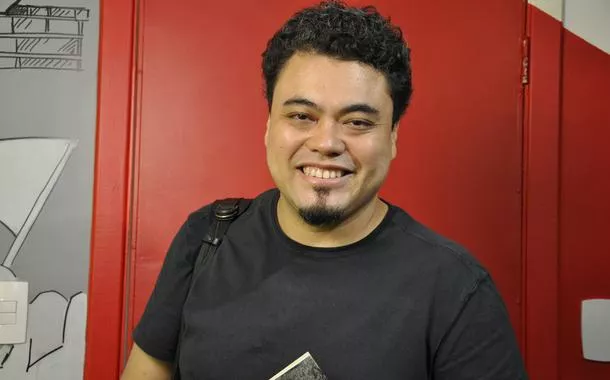 Gleisi Hoffmann denuncia perseguição contra jornalista Leonardo Sakamoto após decisão da Justiça do Paraná