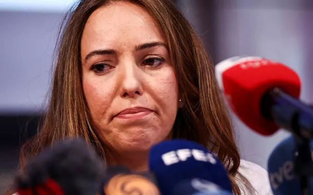 EUA deveriam abandonar processo 'vergonhoso' contra Julian Assange, diz esposa do fundador do WikiLeaks