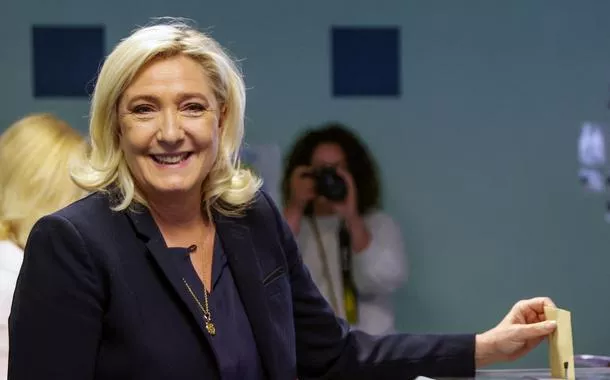 Marine Le Pen pede maioria absoluta para a extrema-direita no parlamento francês