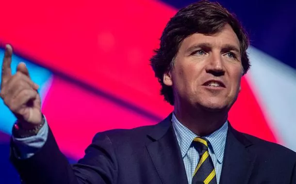 Tucker Carlson chega a Moscou para entrevistar Sergey Lavrov