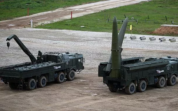 Rússia diz ter iniciado exercícios militares nucleares