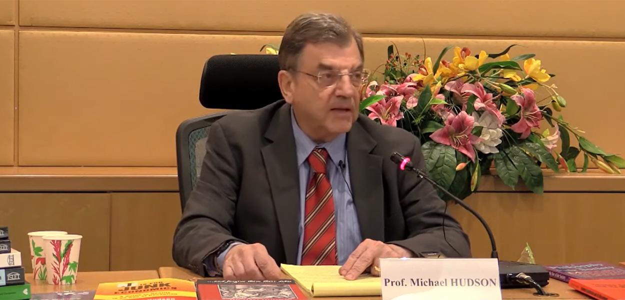 Michael Hudson diz que guerra contra Irã muda a economia global