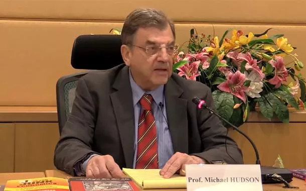 Michael Hudson diz que guerra contra Irã muda a economia global