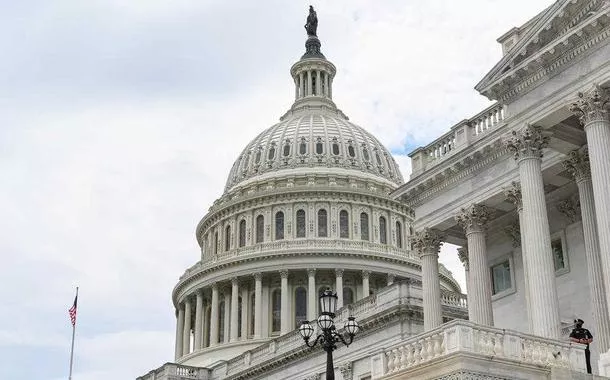 Republicanos ganham controle do Senado dos EUA e avançam na Câmara