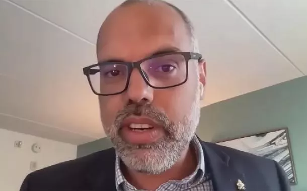 Moraes vota para rejeitar recurso do X que pede desbloqueio de conta do blogueiro bolsonarista Allan dos Santos