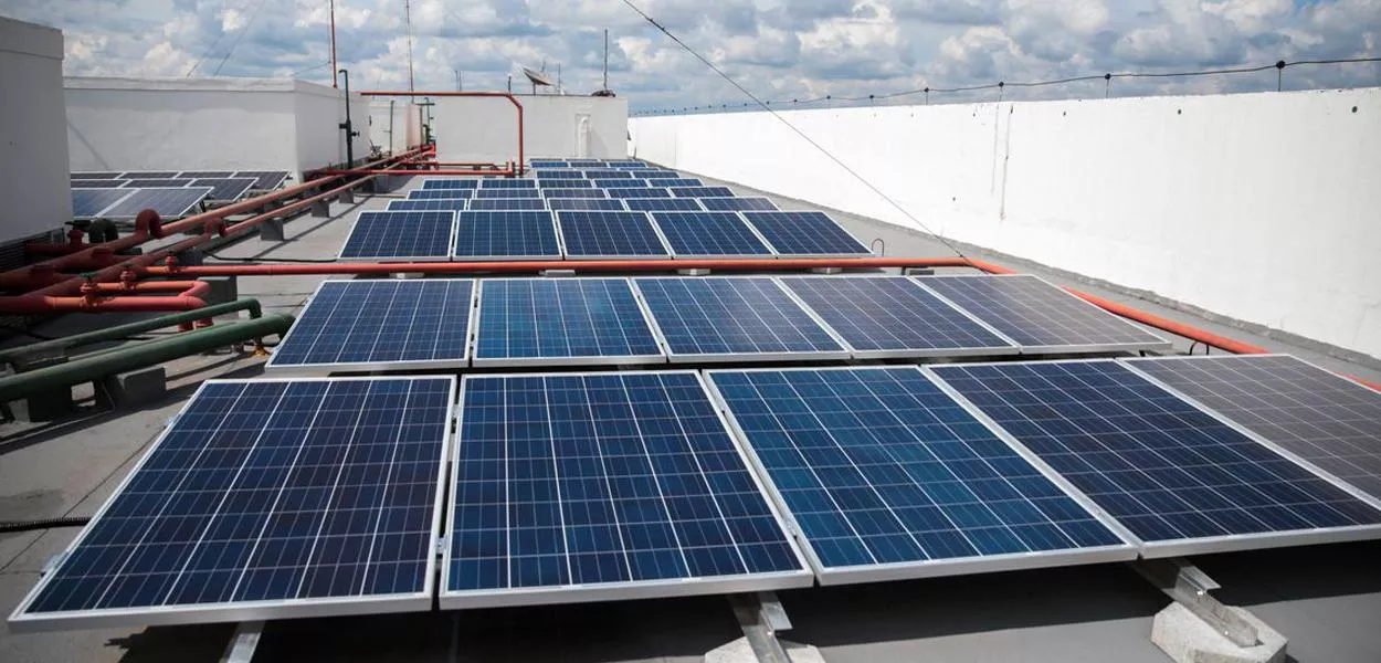 Fonte solar chega a 44 gigawatts no Brasil e ultrapassa R$ 208,2 bilhões de investimentos acumulados