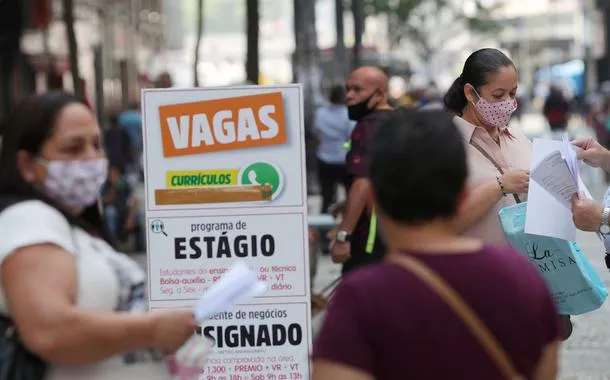 Taxa de desemprego no Brasil foi maior entre as mulheres, aponta IBGE