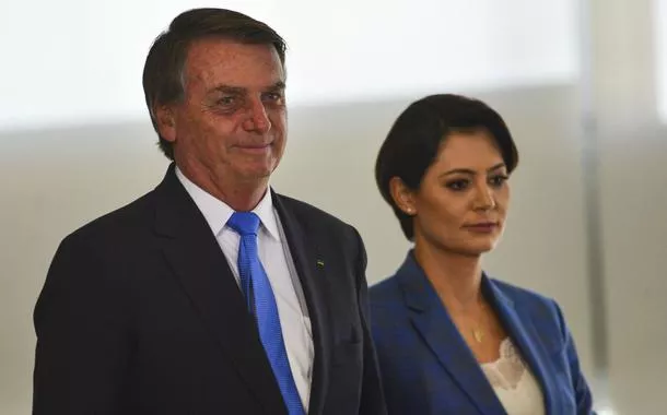 Bolsonaro descarta fugir para os EUA 'para não ficar longe da Michelle'
