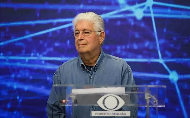 Requião anuncia desfiliação do PT e diz que partido "aderiu à direita"
