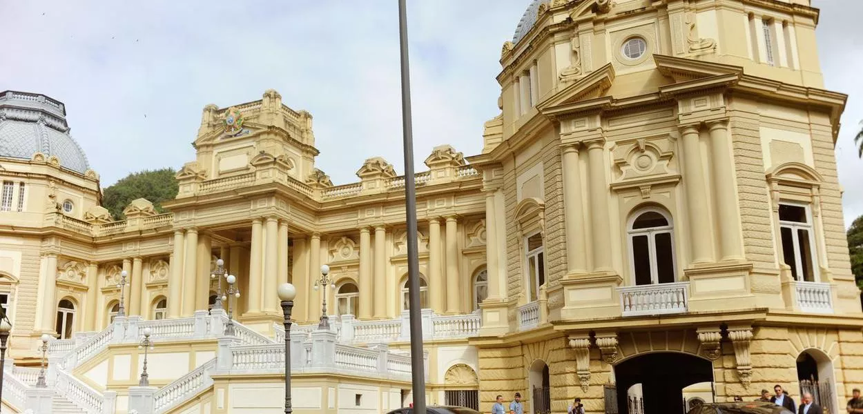 Quem manda nos trens, a Supervia ou o Governo do Estado?