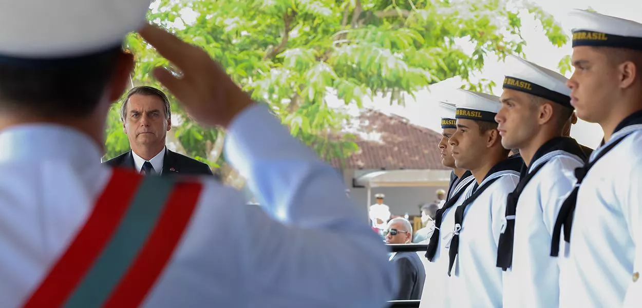 Bolsonaro com militares