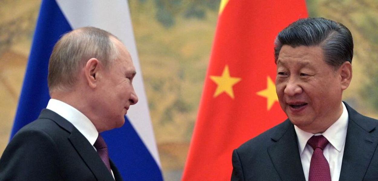 Os presidentes da Rússia e China, Vladimir Putin e Xi jinping
