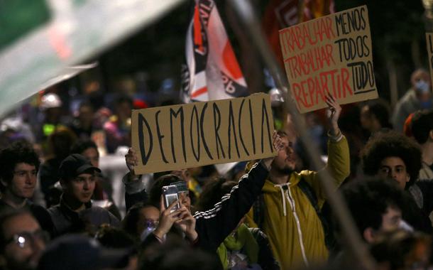 Manifestação a favor da democracia e contra Jair Bolsonaro em São Paulo