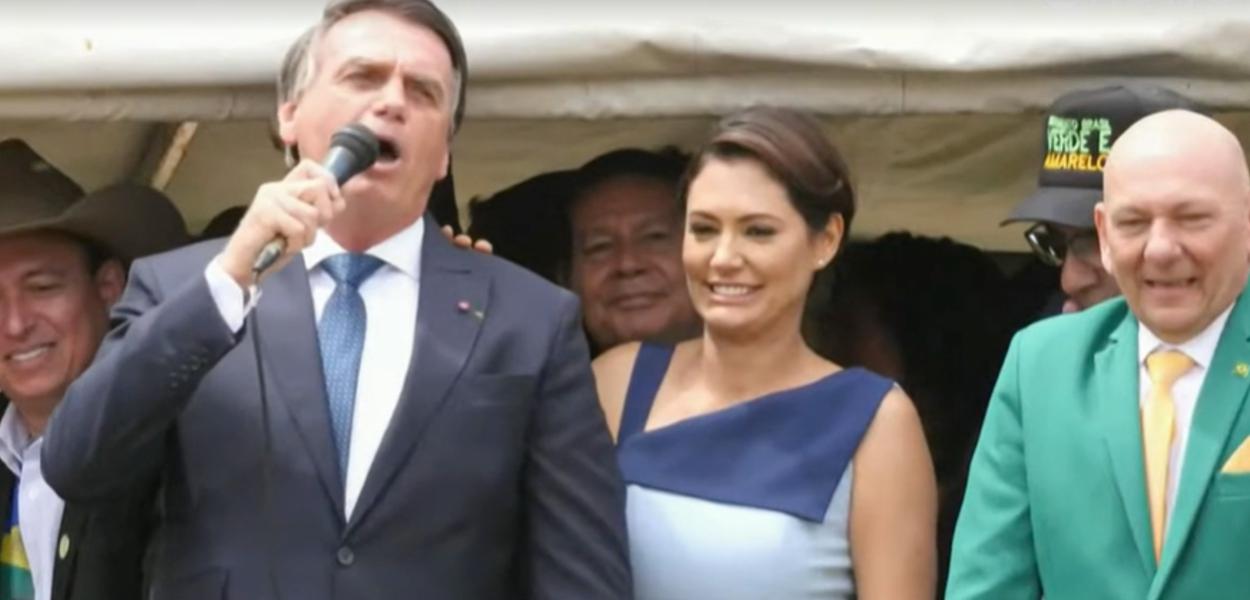 Jair e Michelle Bolsonaro e Luciano Hang