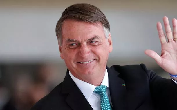 Bolsonaro ignora lei e não distribui absorventes para mulheres de baixa renda