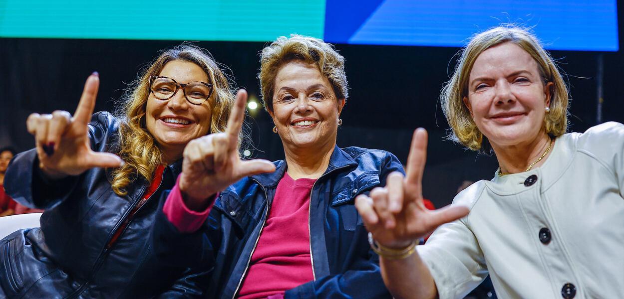 Da esq. para a dir.: Rosângela da Silva (primeira-dama), Dilma Rousseff e Gleisi Hoffmann