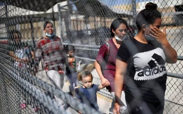 Trump acelera política anti-imigração e prende mais de 500 imigrantes em menos de uma semana de governo