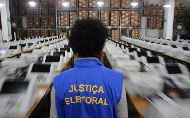Eleitores que não votaram no 2º turno têm até terça para justificar