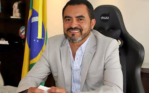 Governador do Tocantins é alvo de operação da PF por desvio de recursos de cestas básicas durante a pandemia