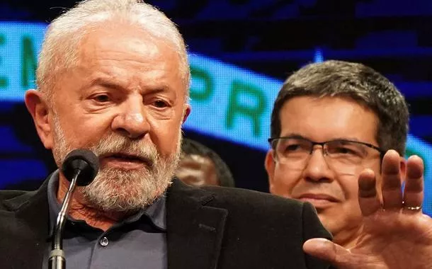 Lula discursa a apoiadores após votação no domingo 02/10/2022