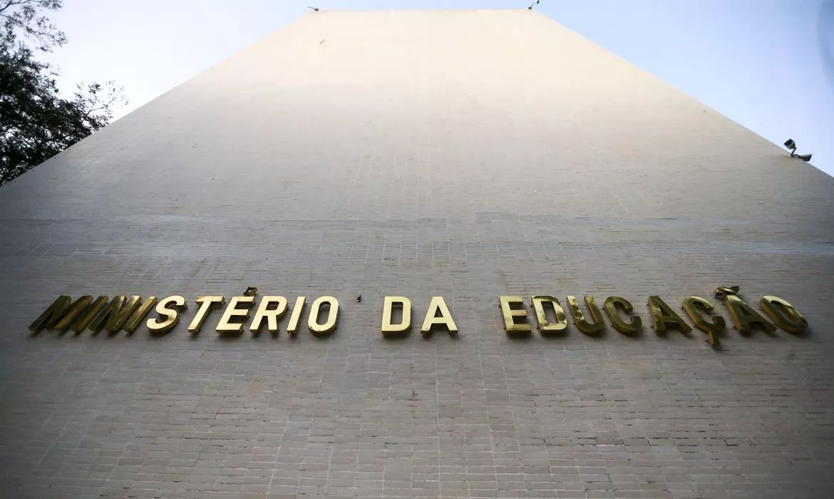 Governo Lula lança comitê e nova plataforma para fortalecer gestão da educação e valorização docente
