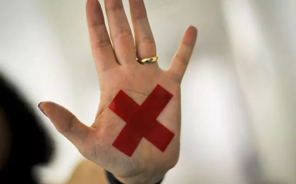 A cada 24 horas, ao menos oito mulheres são vítimas de violência