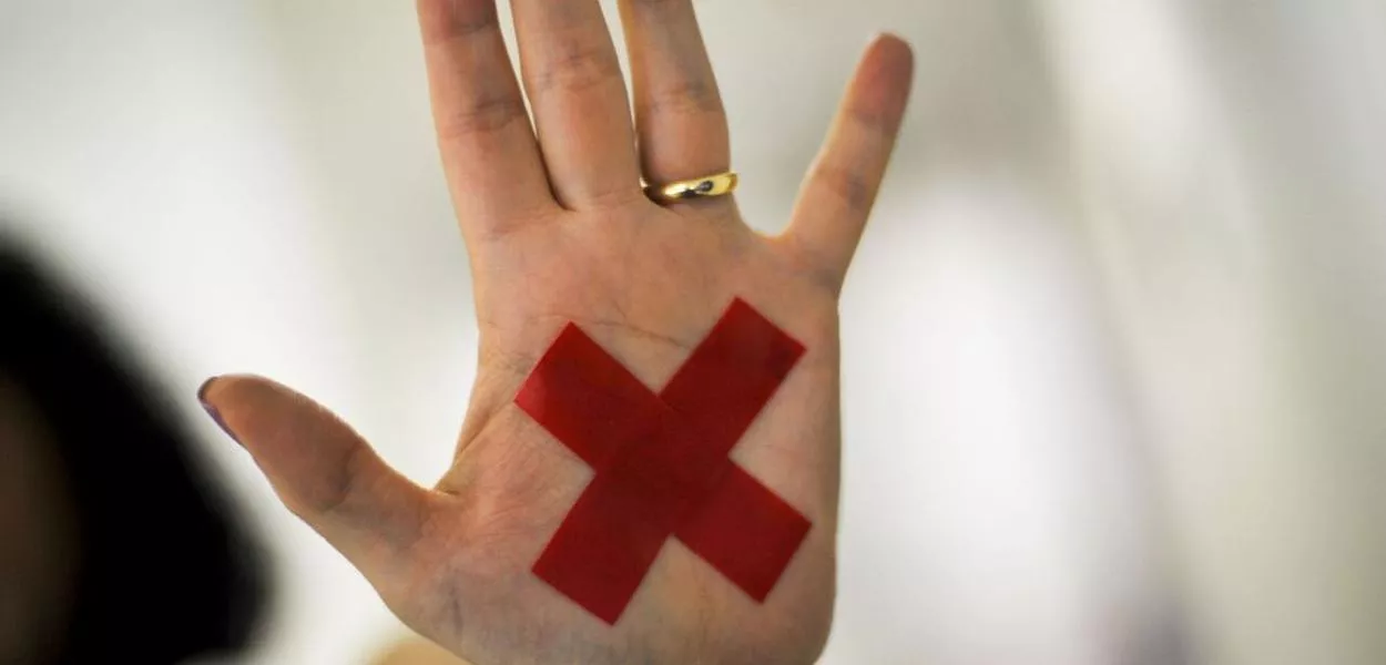 Audiência de jovem esfaqueada 15 vezes será realizada dia 15 de abril