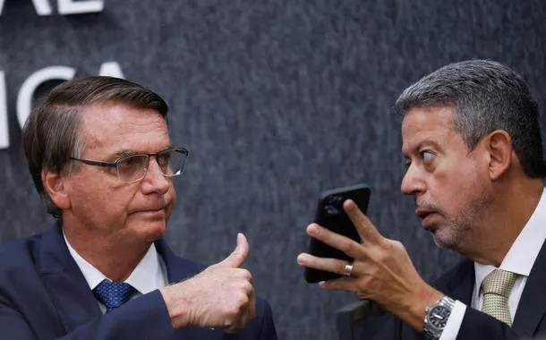 Jair Bolsonaro (à esq.) e Arthur Lira