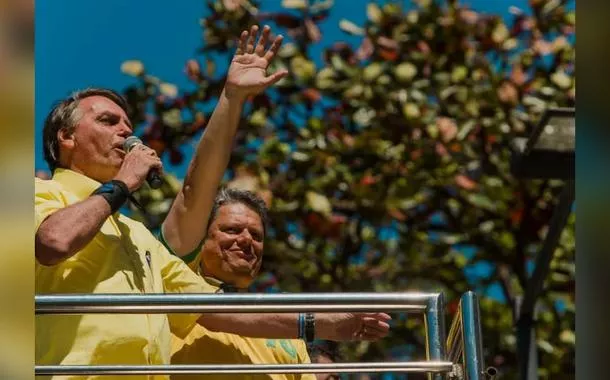 Centrão aguarda para novembro anúncio de Tarcísio como sucessor de Bolsonaro