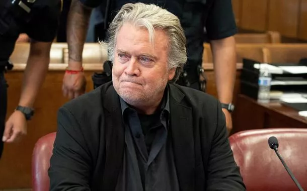 Steve Bannon faz chantagem: "derrubem o processo contra Bolsonaro, e derrubamos as tarifas"