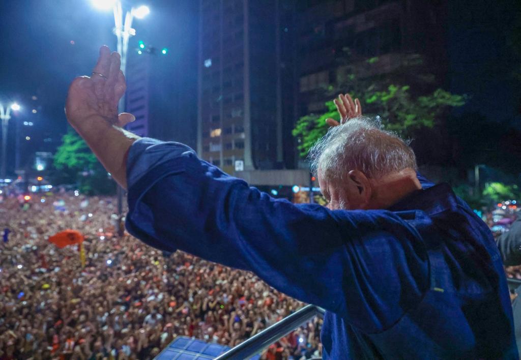 Lula na festa da vitória na Av. Paulista