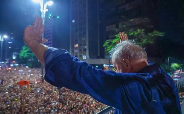 Lula na festa da vitória na Av. Paulista