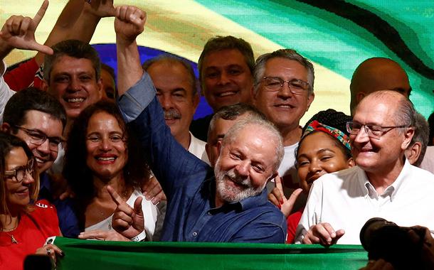 90% dos brasileiros dizem não se arrepender do voto em Lula ou em Bolsonaro