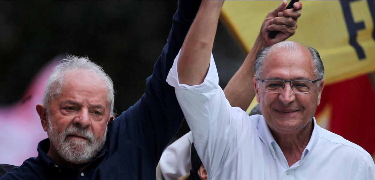 Lula e Alckmin participam de ato de campanha em Porto Alegre 19/10/2022