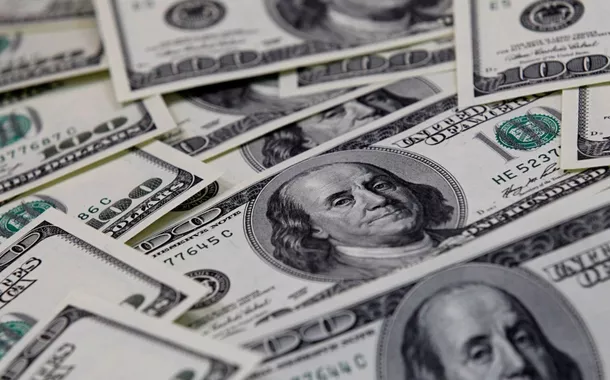 Dólar tem baixa acentuada e interrompe série de ganhos semanais