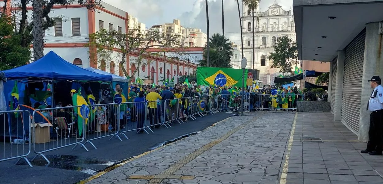 Bolsonaristas em protesto no Rio de Janeiro contra a eleição presidencial pedem "intervenção federal" 02/11/2022