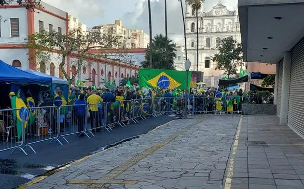 Bolsonaristas em protesto no Rio de Janeiro contra a eleição presidencial pedem "intervenção federal" 02/11/2022