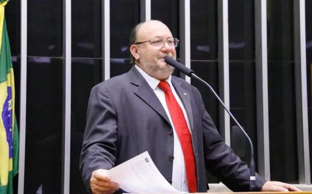 No Equador, deputado brasileiro denuncia golpe eleitoral no país e alerta para repressão a opositores